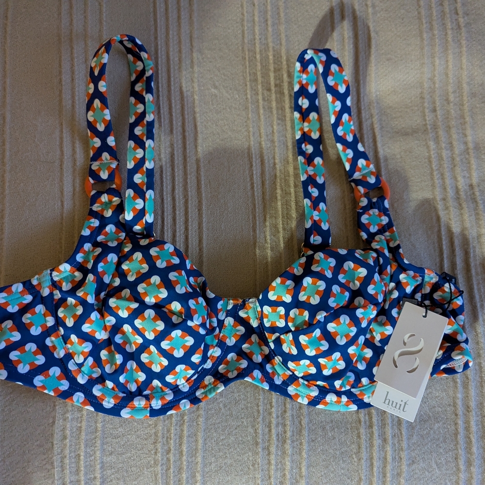 Huit 8 dive in Balconette bikini top